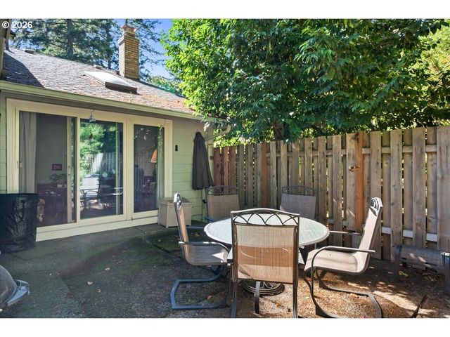 4238 WOODSIDE Cir, Lake Oswego, OR 97035