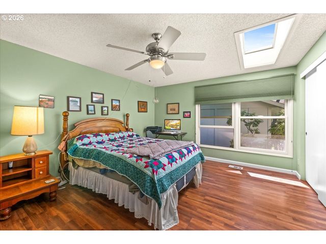 4238 WOODSIDE Cir, Lake Oswego, OR 97035