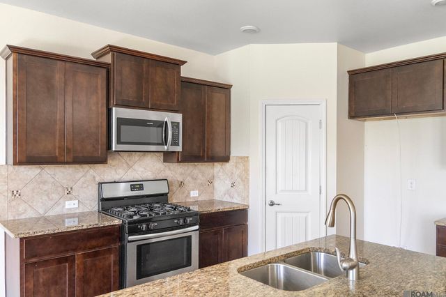 39363 Legacy Lake Dr, Gonzales, LA 70737