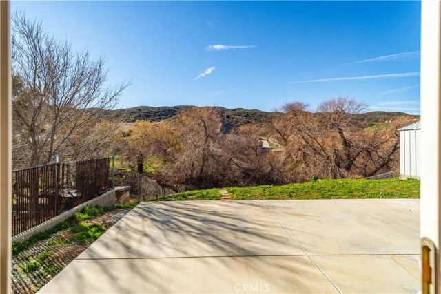 42718 Coolcrest Drive, Lake Hughes, CA 93532
