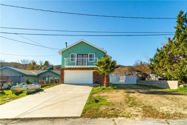 42718 Coolcrest Drive, Lake Hughes, CA 93532