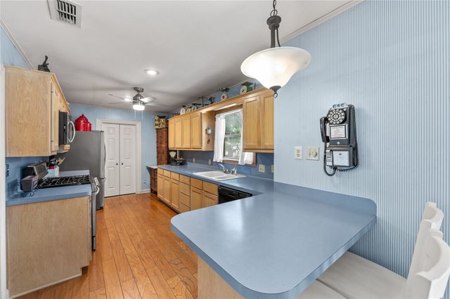 712 N Pacific Street, Mineola, TX 75773