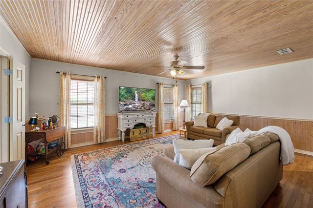 712 N Pacific Street, Mineola, TX 75773
