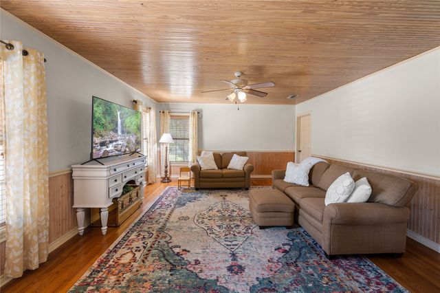 712 N Pacific Street, Mineola, TX 75773
