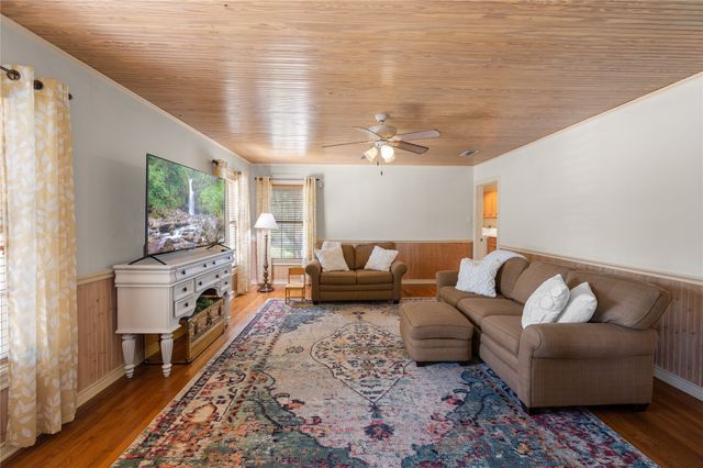 712 N Pacific Street, Mineola, TX 75773