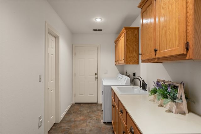 712 N Pacific Street, Mineola, TX 75773
