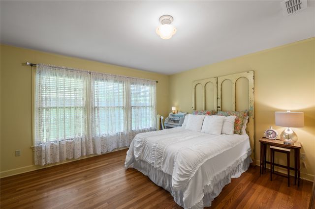 712 N Pacific Street, Mineola, TX 75773