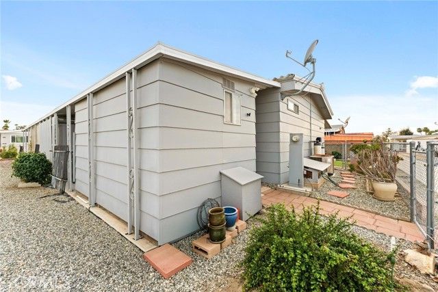 1420 Cabrillo Drive, Hemet, CA 92543