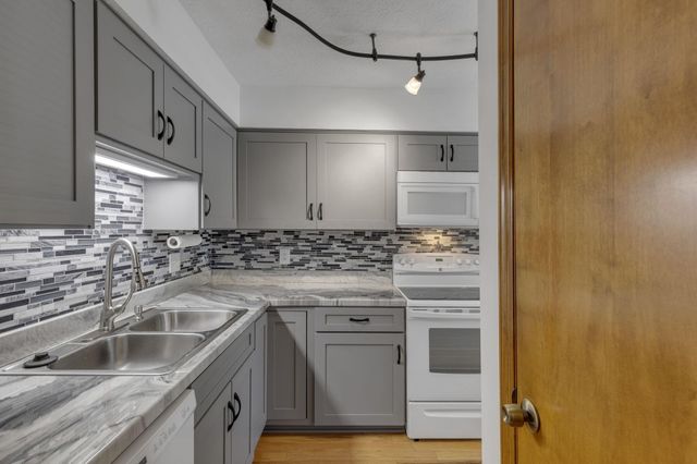 2371 Parkview Drive, Grove City, OH 43123