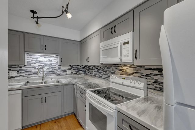 2371 Parkview Drive, Grove City, OH 43123