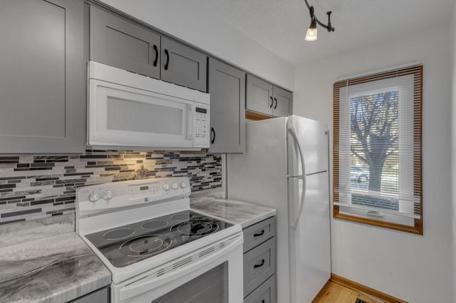 2371 Parkview Drive, Grove City, OH 43123