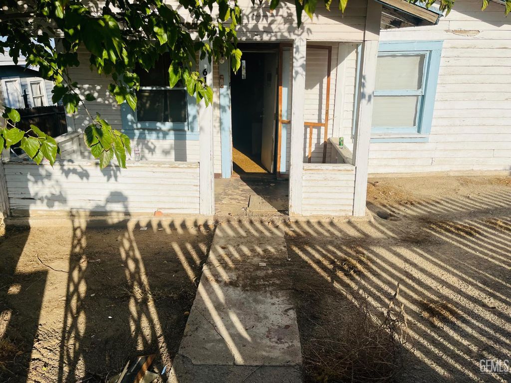 614 Shattuck Avenue, Taft, CA 93268