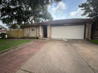 11958 Meadow Crest Drive, Meadows Place, TX 77477