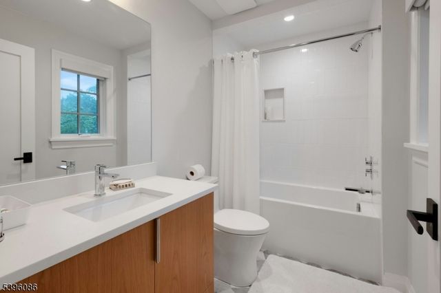 149 Hillcrest Ave, Summit City, NJ 07901