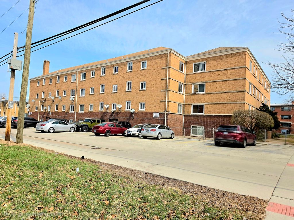Image 19 of property listing at 1100 N Harlem Avenue 1, River Forest, IL 60305