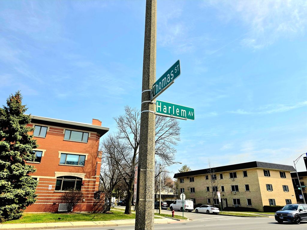 Image 20 of property listing at 1100 N Harlem Avenue 1, River Forest, IL 60305