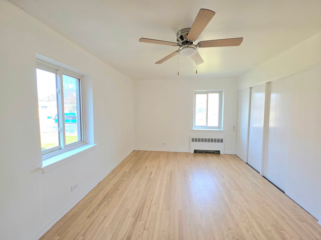 Image 8 of property listing at 1100 N Harlem Avenue 1, River Forest, IL 60305