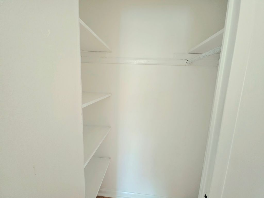 Image 10 of property listing at 1100 N Harlem Avenue 1, River Forest, IL 60305