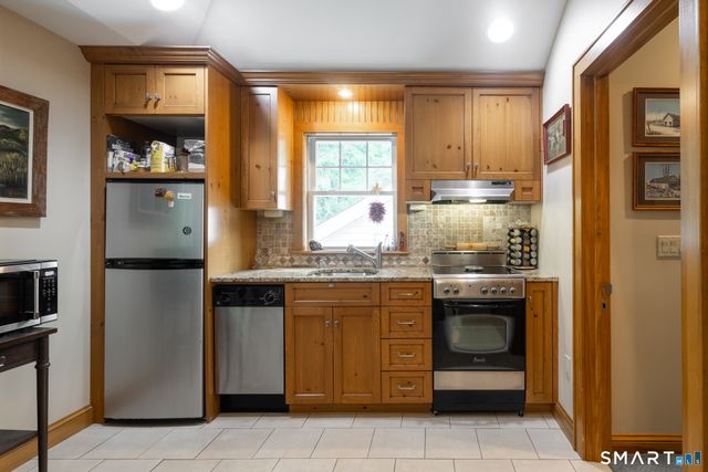 119 West Wakefield Boulevard, Winchester, CT 06098