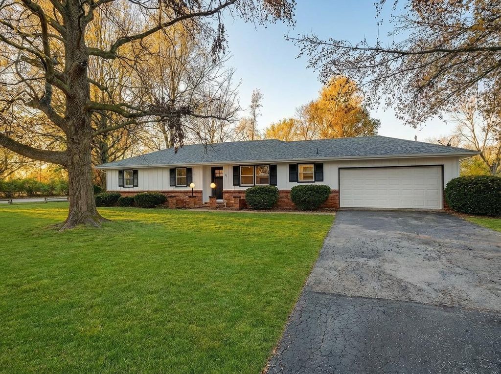 701 Hillcrest Avenue, Nixa, MO 65714