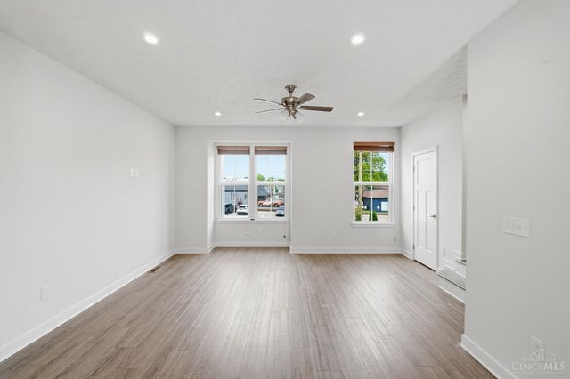 9 Wentworth Lane, Deer Park, OH 45236