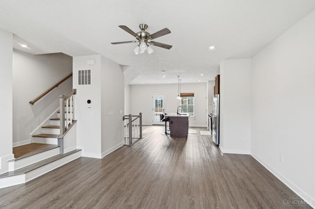 9 Wentworth Lane, Deer Park, OH 45236