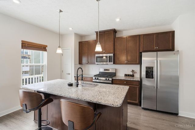 9 Wentworth Lane, Deer Park, OH 45236