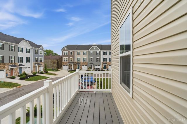 9 Wentworth Lane, Deer Park, OH 45236
