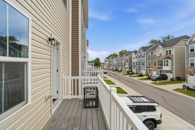 9 Wentworth Lane, Deer Park, OH 45236