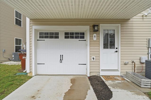 9 Wentworth Lane, Deer Park, OH 45236