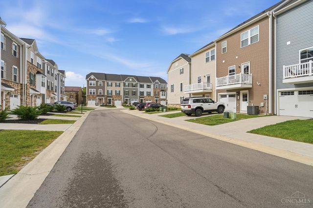 9 Wentworth Lane, Deer Park, OH 45236