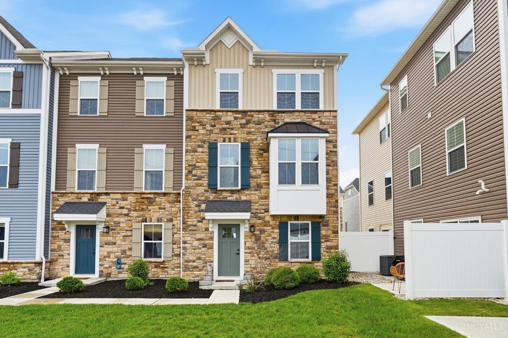 9 Wentworth Lane, Deer Park, OH 45236