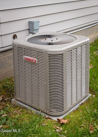 13 Dover Drive, Colonie, NY 12110