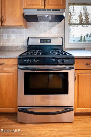 13 Dover Drive, Colonie, NY 12110