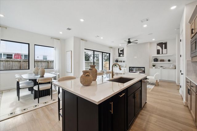 1422 Caywood Lane D, Houston, TX 77055