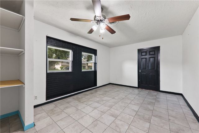 118 Driftwood Dr, Portland, TX 78374
