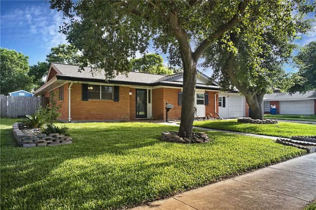 118 Driftwood Dr, Portland, TX 78374