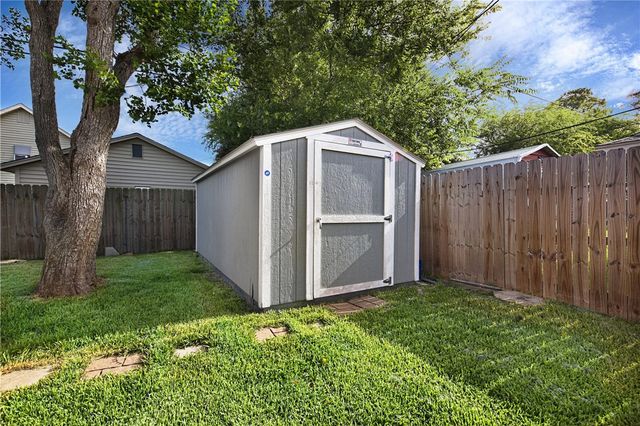 118 Driftwood Dr, Portland, TX 78374