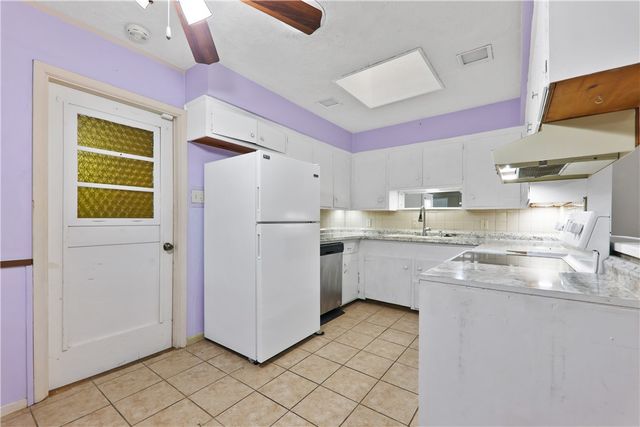 118 Driftwood Dr, Portland, TX 78374