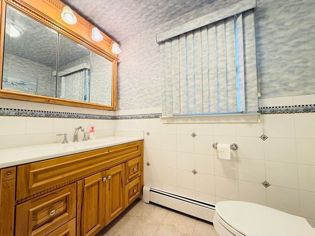 37 Wildon Rd, Wellesley, MA 02482