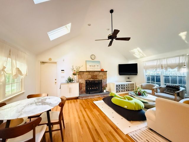 37 Wildon Rd, Wellesley, MA 02482