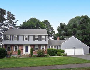 37 Wildon Rd, Wellesley, MA 02482