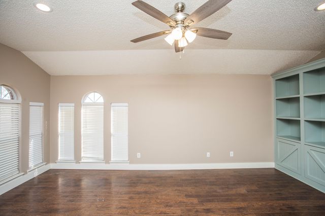 501 N Iola Avenue, Lubbock, TX 79416