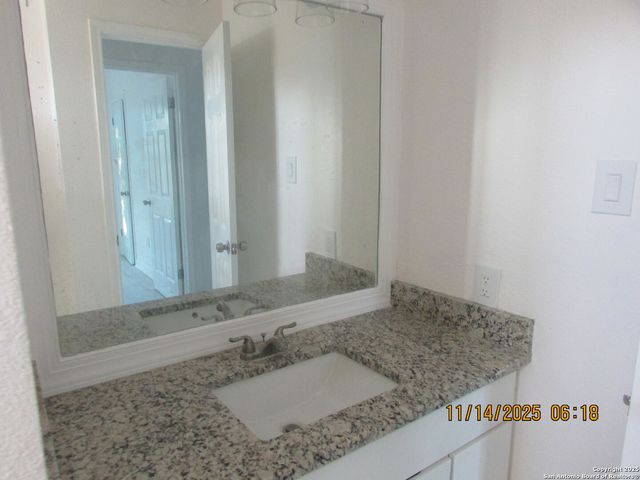 5243 Fountain LK, San Antonio, TX 78244