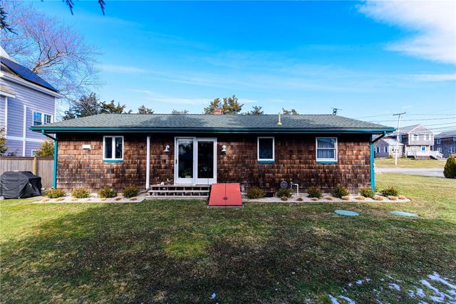 55 Rhode Island Boulevard, Portsmouth, RI 02871