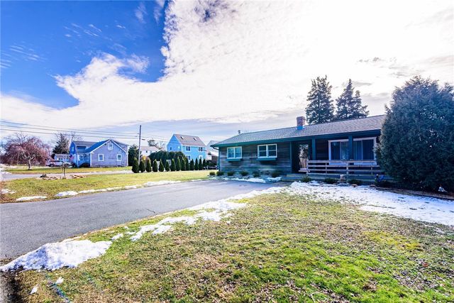 55 Rhode Island Boulevard, Portsmouth, RI 02871