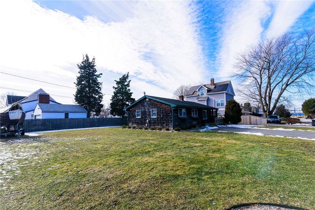 55 Rhode Island Boulevard, Portsmouth, RI 02871