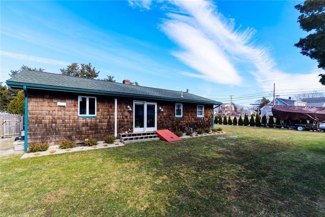 55 Rhode Island Boulevard, Portsmouth, RI 02871