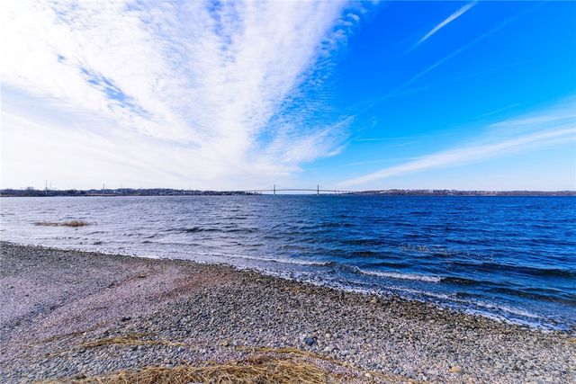 55 Rhode Island Boulevard, Portsmouth, RI 02871