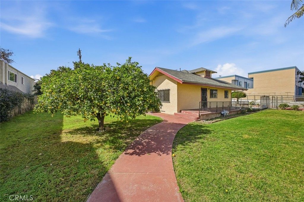 Image 5 of property listing at 209 N Monterey Street, Alhambra, CA 91801